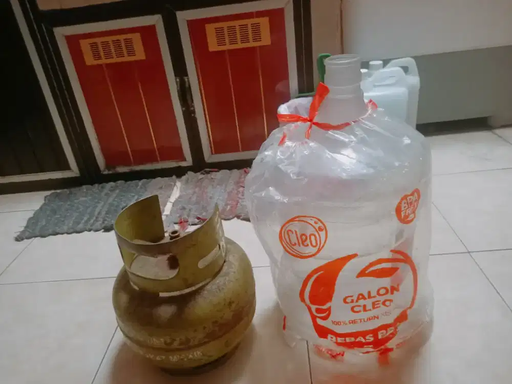 Tabung LPG dan galon kosong CLEO