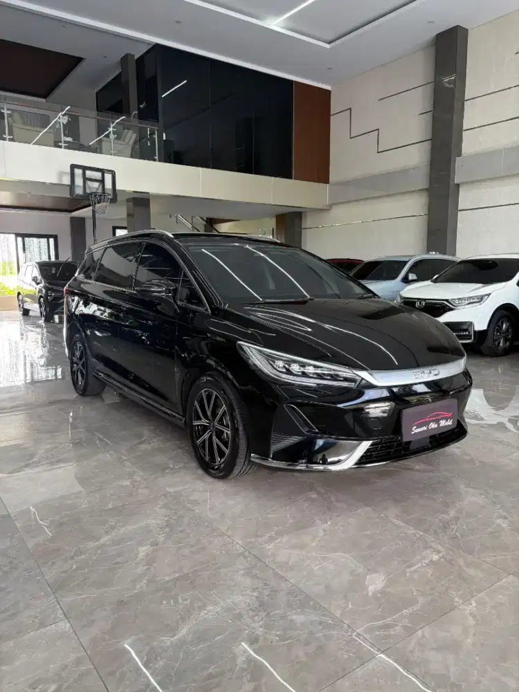 BYD M6 EV Superior 2025