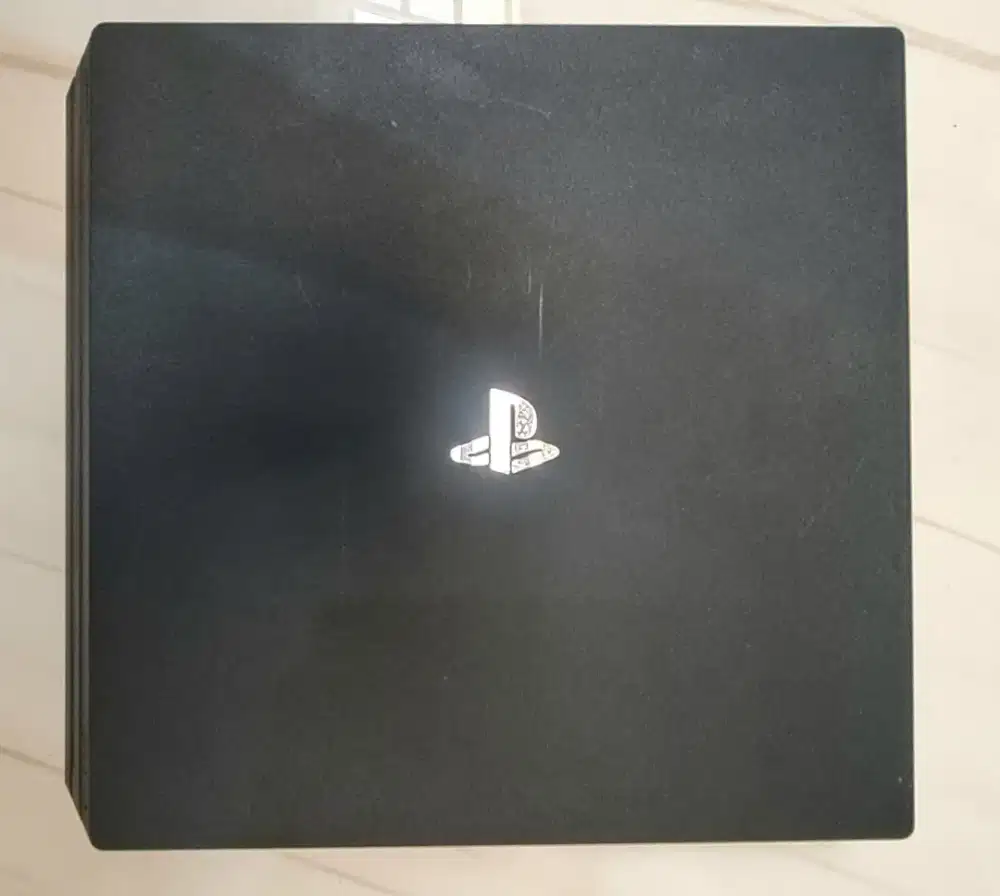 Console Sony Playstation 4 ( PS 4 ) Pro 1TB & 4 Dualshock controller