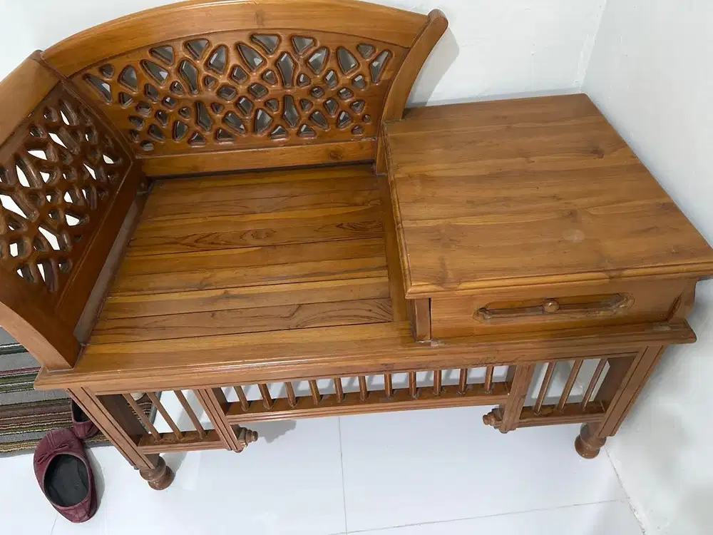 Dijual meja + kursi bekas pakai sendiri