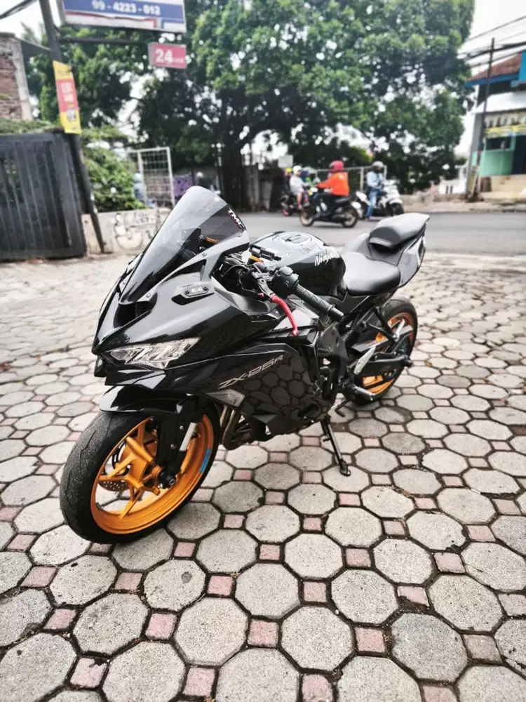 Kawasaki ninja ZX25R 2023 mulus