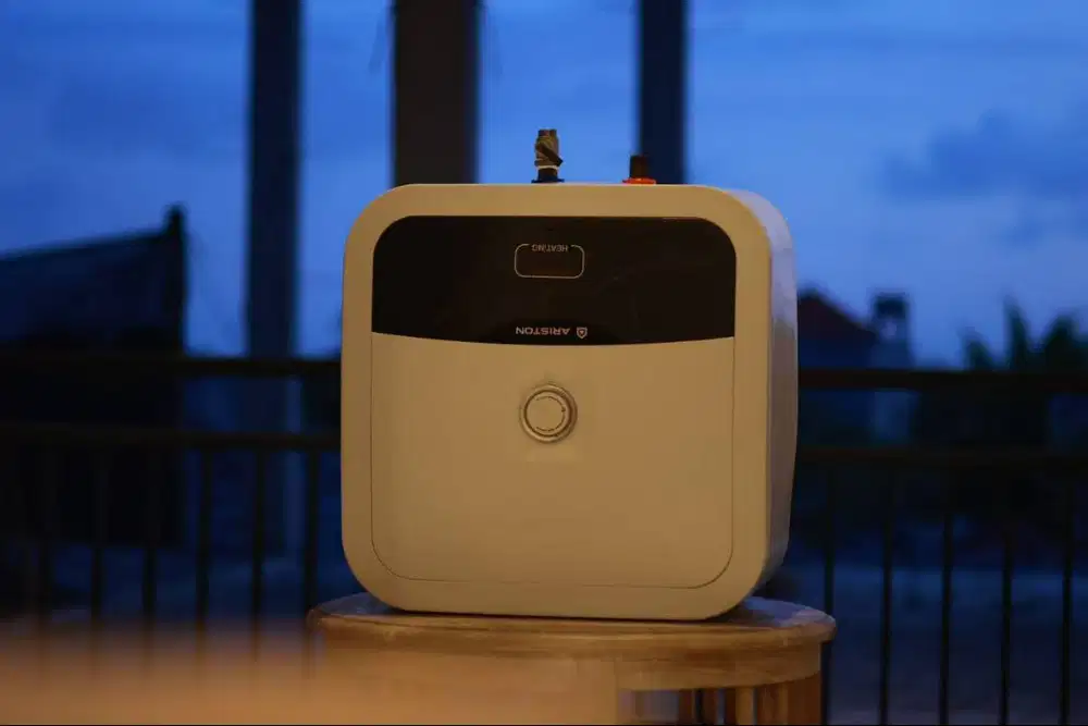 Water Heater Ariston 30L – Like New, Harga Rp1,4 Juta