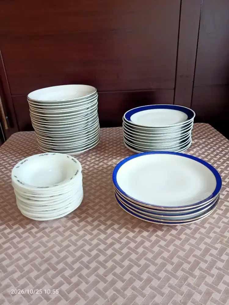 Piring piring makan minimlis, Piring /nampan kue saji + mangkok kuah.