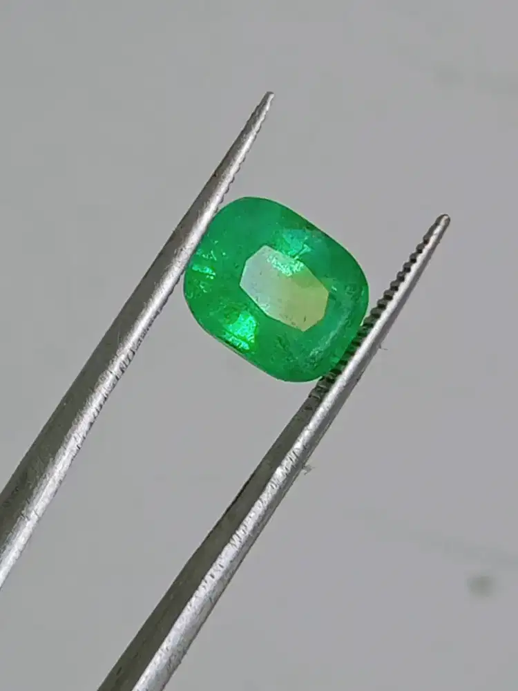 Natural tsavoret Garnet 2,20ct id card GRI
