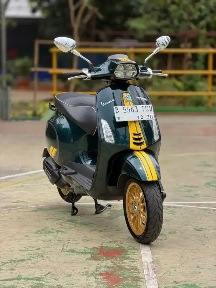 PIAGGIO VESPA SPRINT SIXTIES RACING 150 IGET ABS LED TH 2020 RARE!