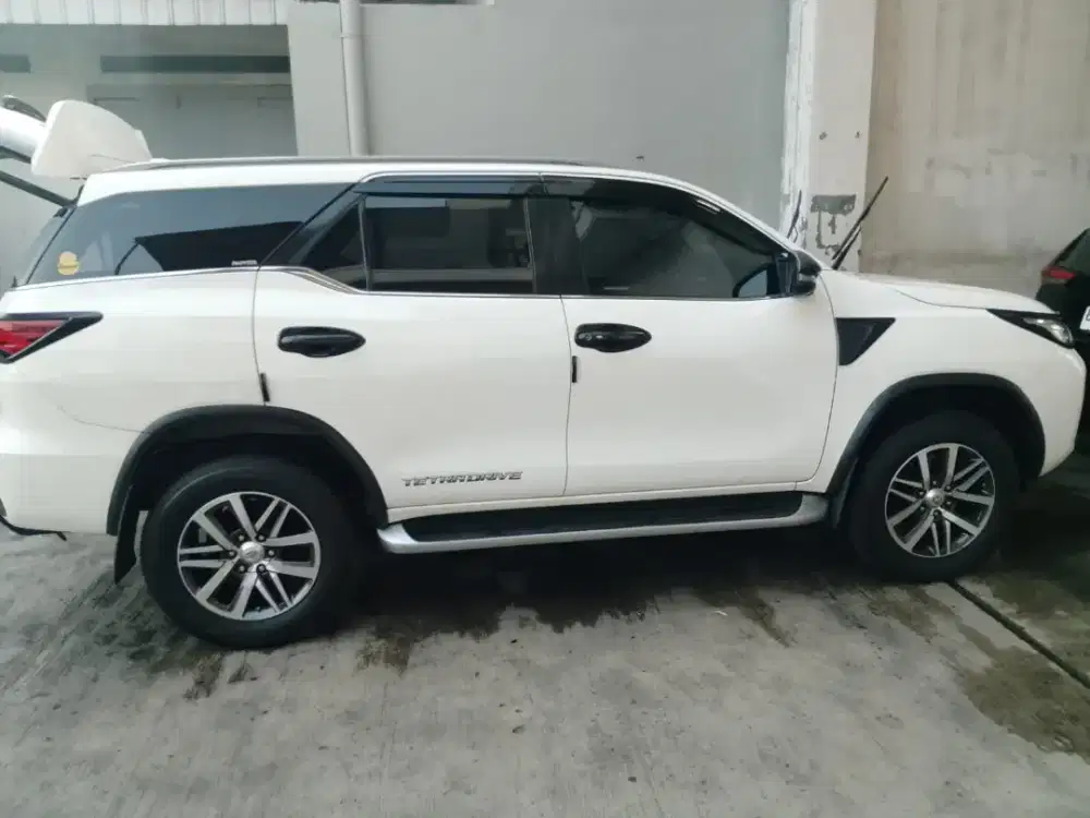 Fortuner VRZ 4x2 Diesel A/T