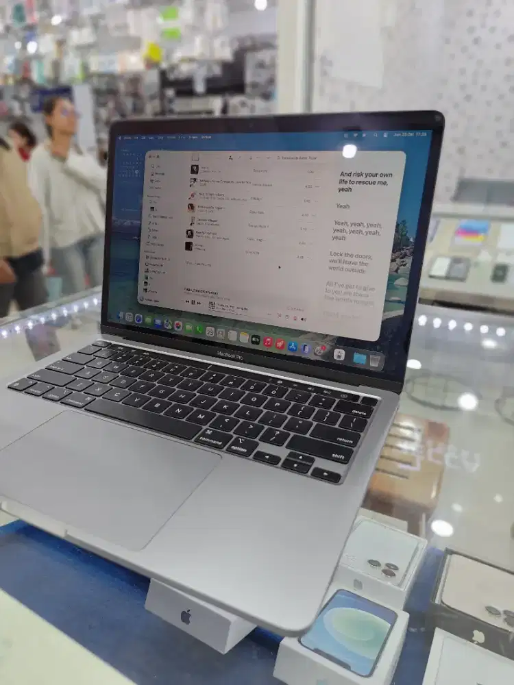 Macbook Pro M2 8/256 Fullset.