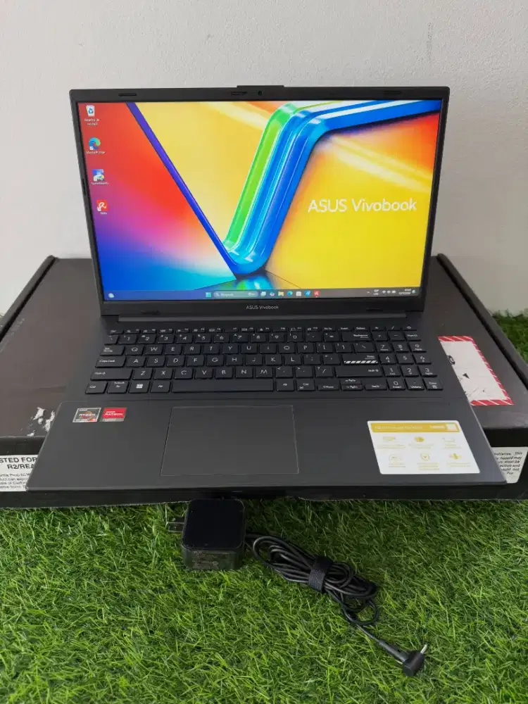 ASUS Vivobook 14 M1405YA | Ryzen 7 7730U 16GB 512GB SSD