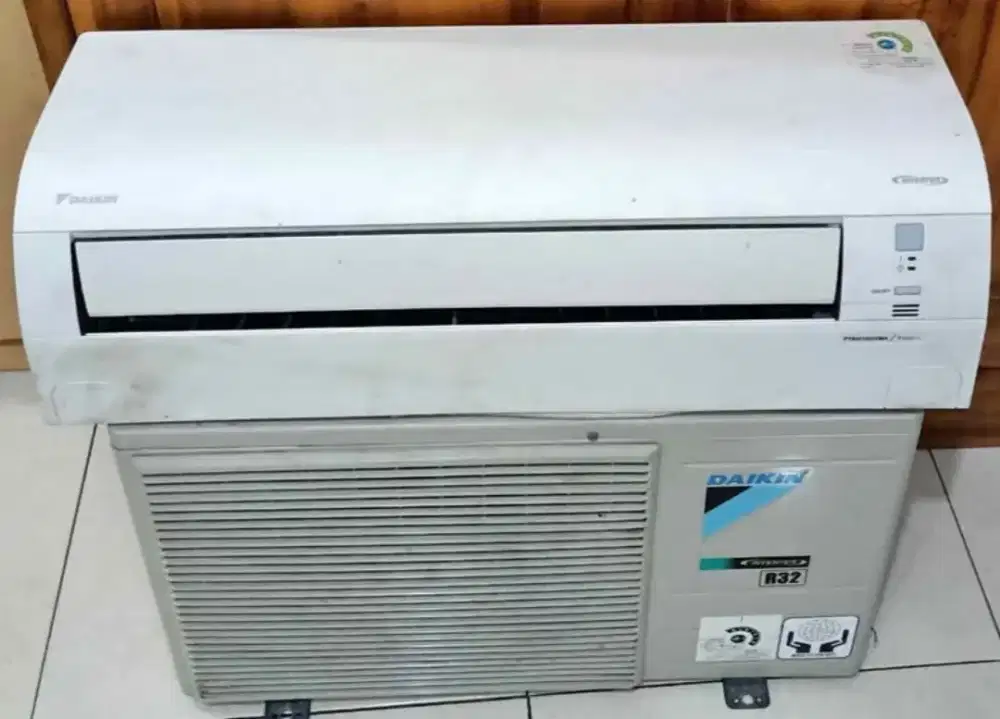 Jual ac daikin1/2 pk r 32  inventer 360watt kondisi 95% ori semua