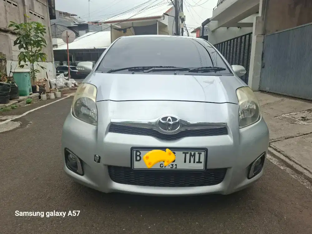 Toyota Yaris J manual 2012