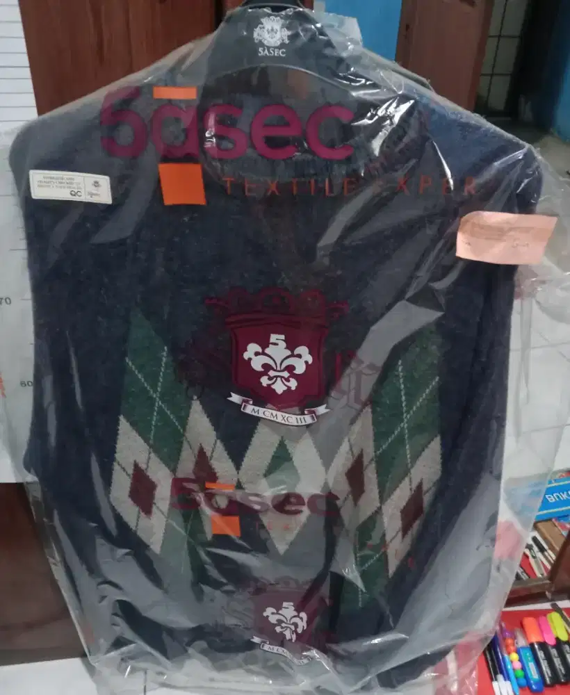 Preloved Sweater beli di Hawaii USA