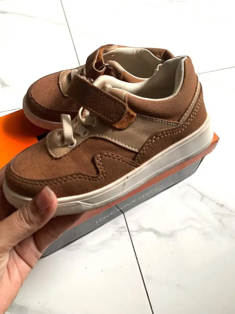 Sepatu anak donatello