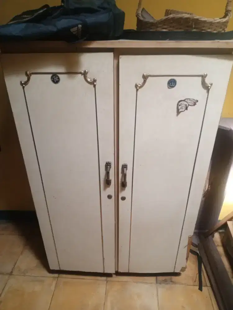 Dijual Lemari Putih
