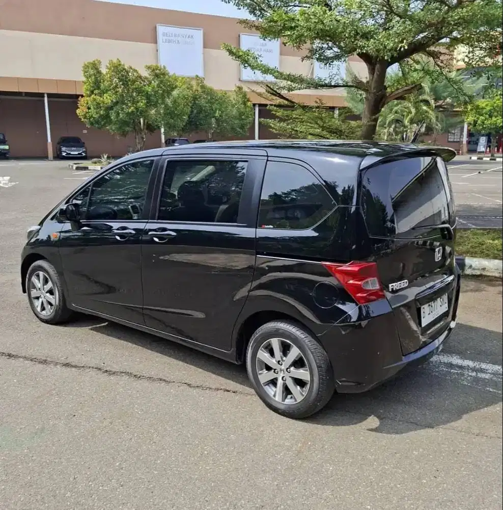 Dijual Honda Freed S Matic 2010 – Full Original, Terawat, Pajak Septem