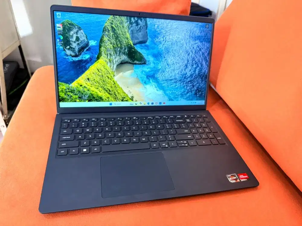 Laptop Desain Dell 15 Ryzen 3 7320U