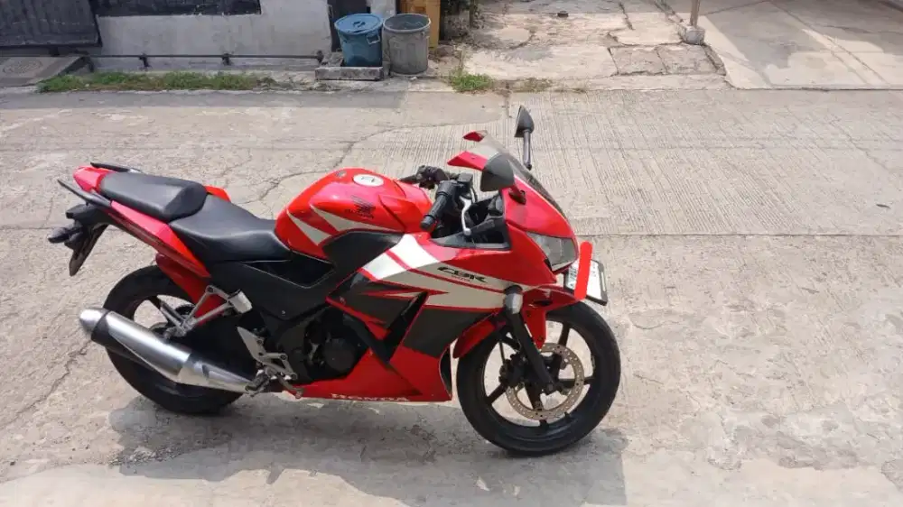 DIJUAL HONDA CBR150R K45A RED 2015 PEMAKAIAN SANTAI OLI MOTUL
