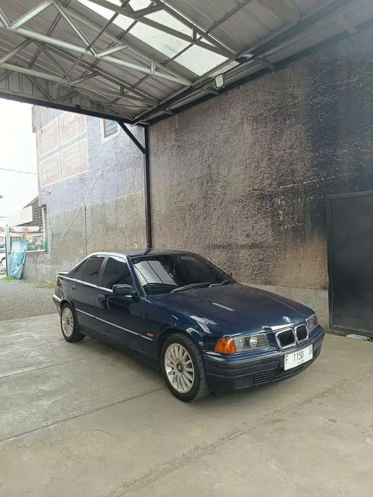 BMW 318i 1997 Bensin