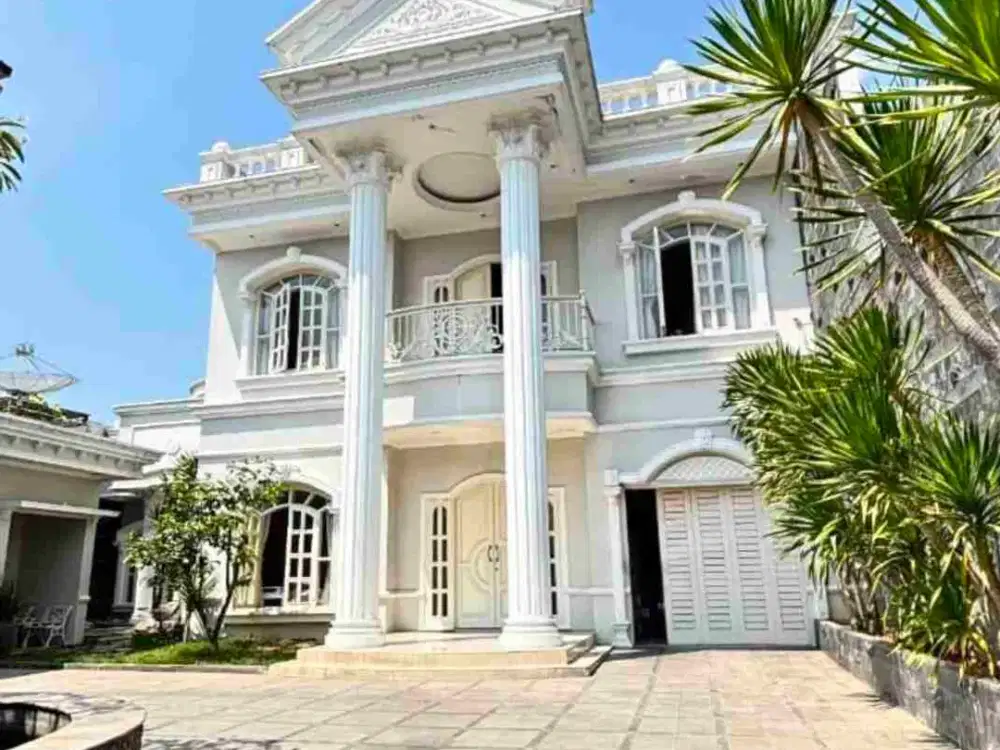 Rumah Mewah ala Sultan ada Kolam Renang Dekat ke Manahan