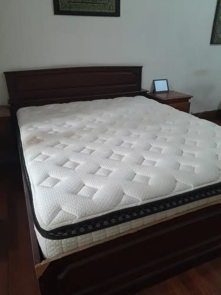 1 set Kasur Springbed INFORMA GOLD SERIES dan Tempat Tidur Kayu