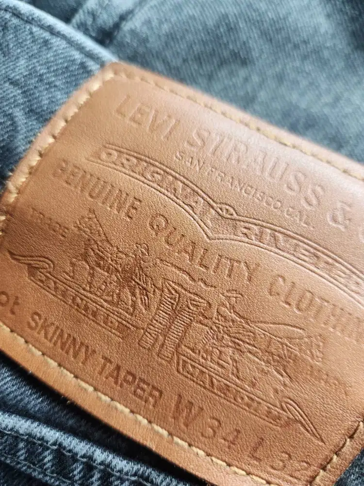 Levi's Premium Skinny Taper Abu-abu W34 L32 - Seperti Baru