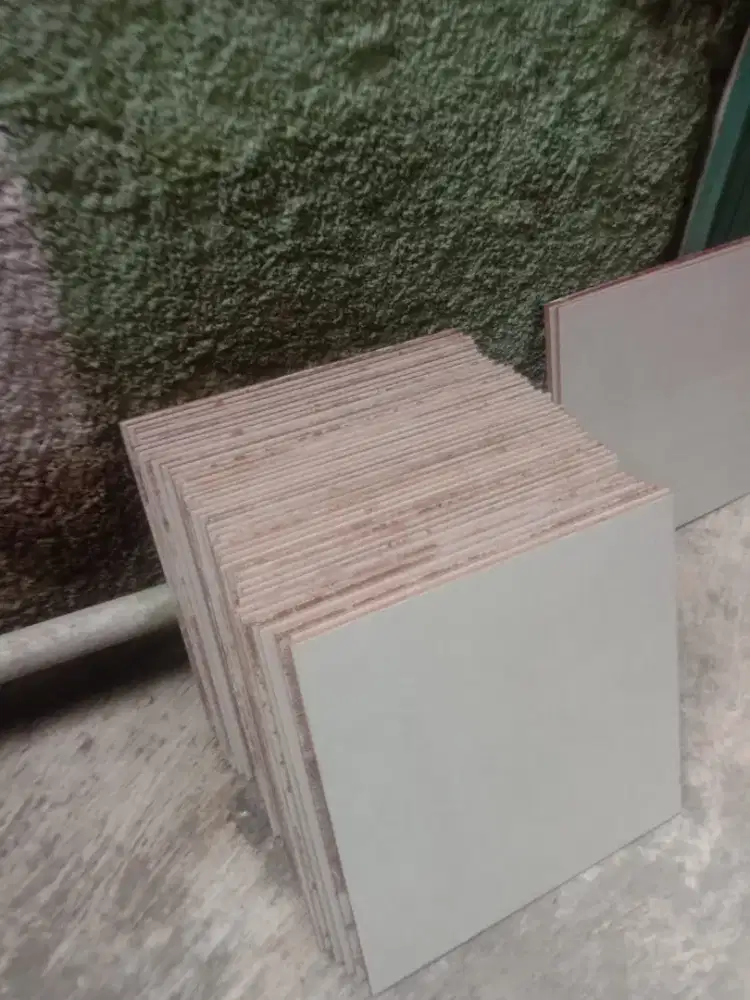 Keramik milan uk 50x50 baru 10 dus