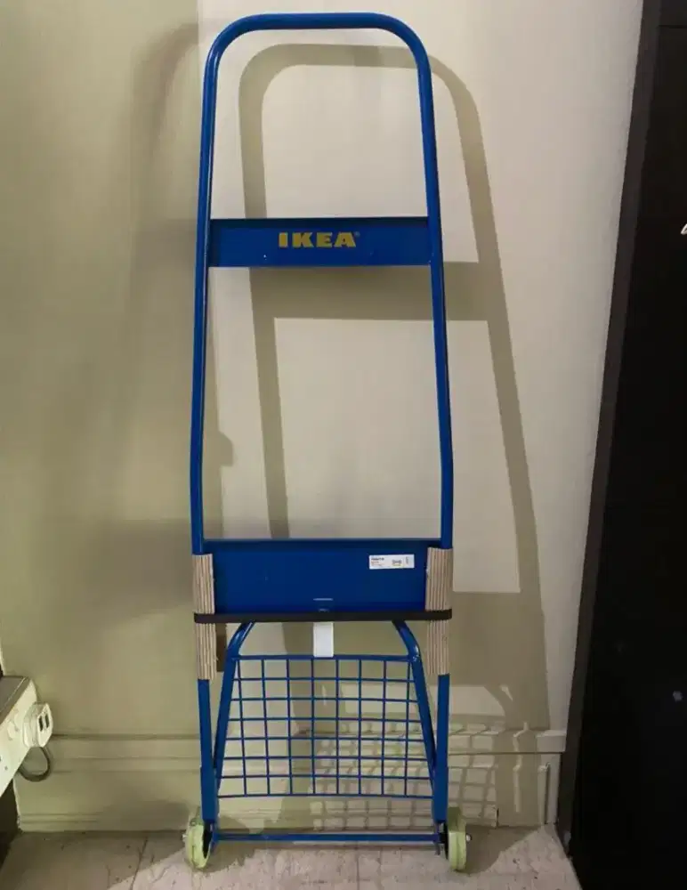 Troli IKEA masih baru