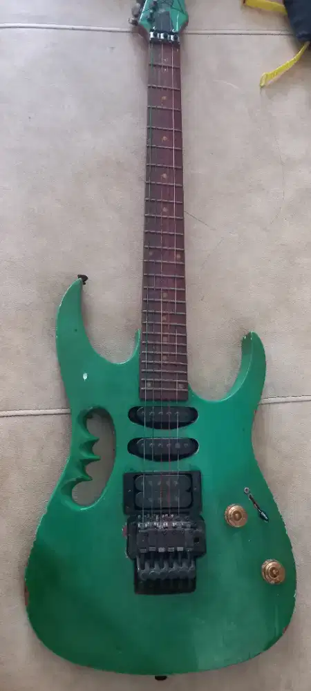 Gitar ibanez jual cepat