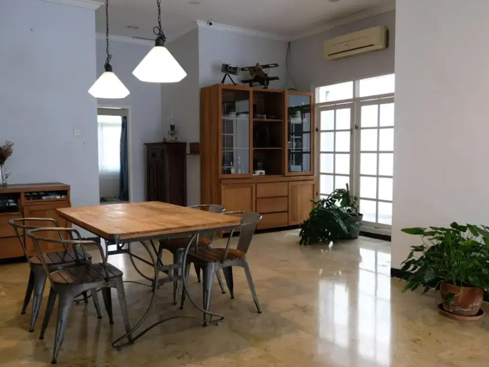 DISEWAKAN Rumah Semi Furnished  Cilandak Timur, Jakarta Selatan