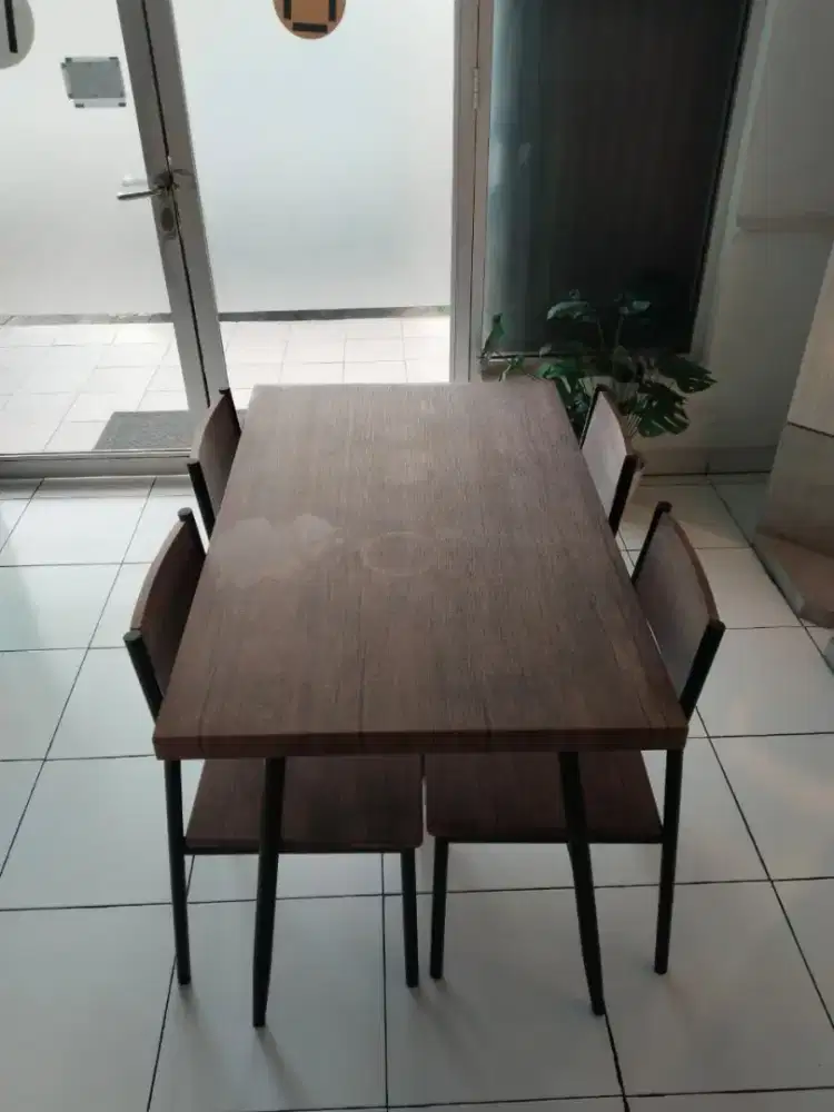 1 Set Meja Kursi