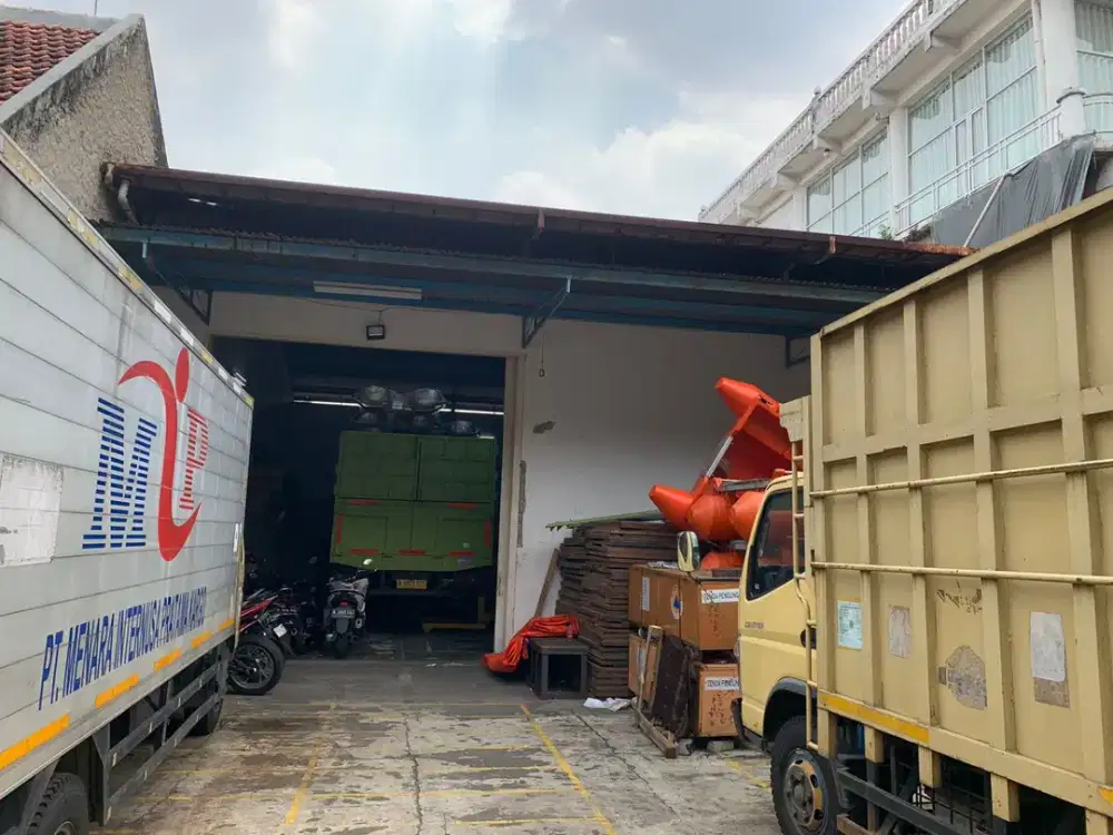Gudang Luas 890m² SHM Di Kebayoran Lama Jakarta Selatan