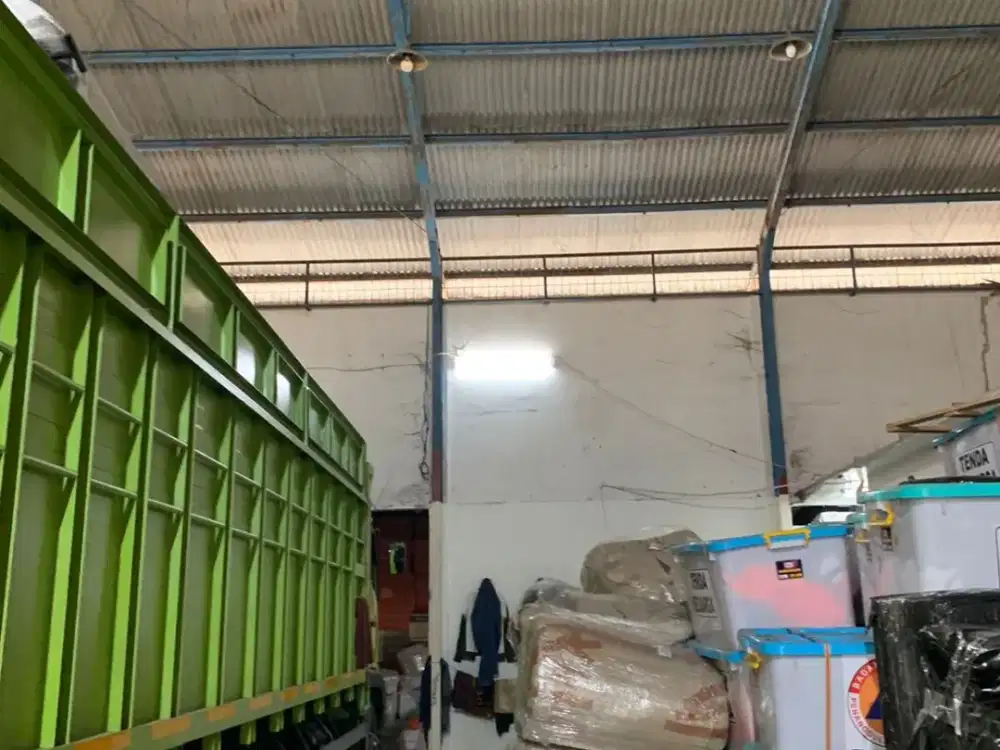 Gudang Luas di Kebayoran Lama, Jakarta Selatan – Tanah 890 m², Bangunan 600 m²