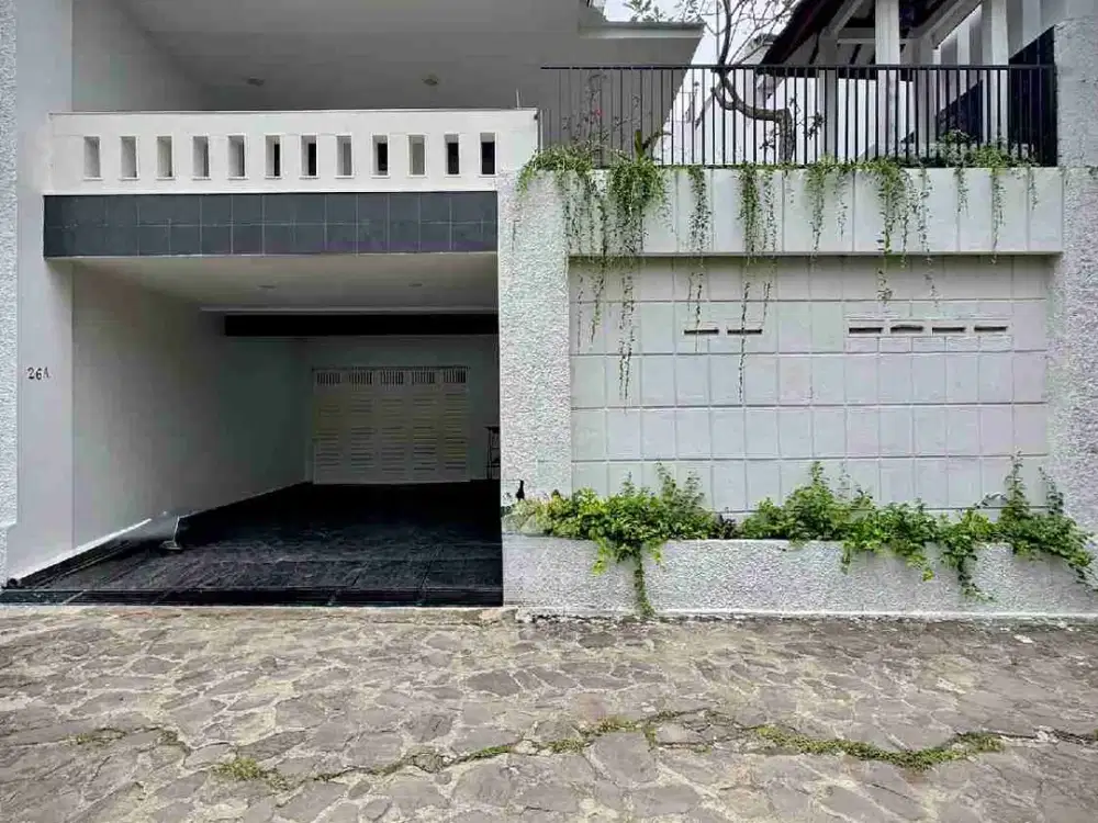 NICE HOUSE DI RIVER VILLE LEBAK BULUS JAKARTA SELATAN