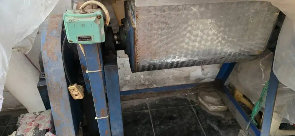 Mesin Mixer adonan kue. Mie dll