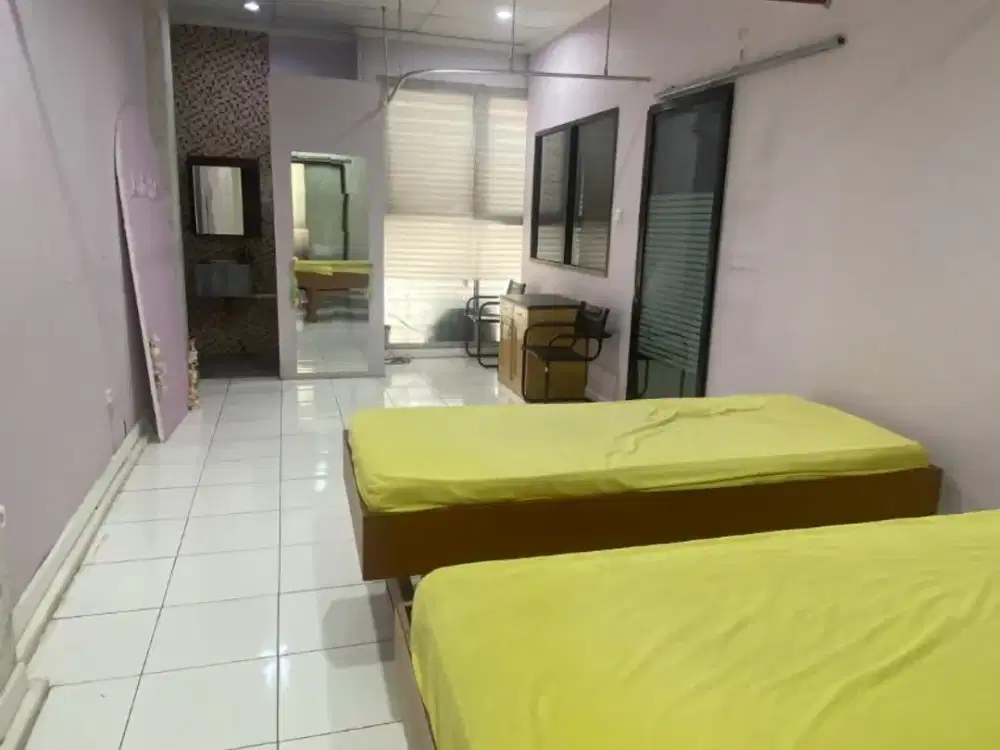 FOR RENT Ruko 3 1/2 lantai  Lokasi Strategis Kebayoran baru, Jakarta Selatan
