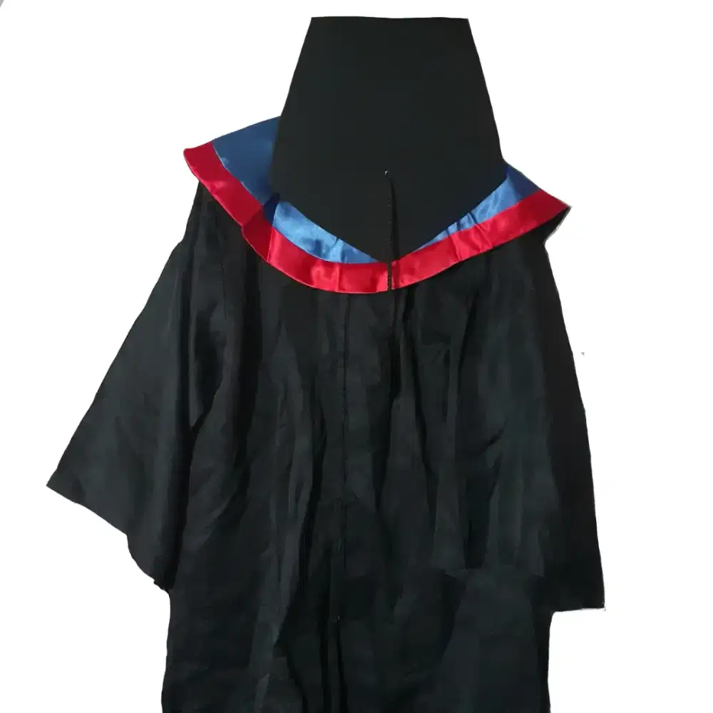 Satu Set Baju Toga Wisuda (Jubah, Topi, & Slaber/Kerah)
