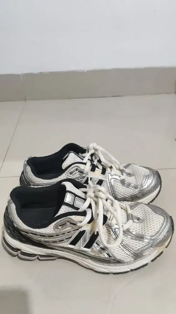 Dijual new balance 1906R Silver Black ukuran 44