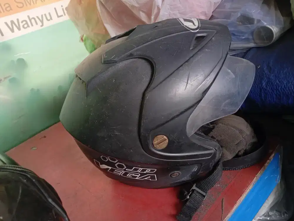 Helm ber SNI warna hitam