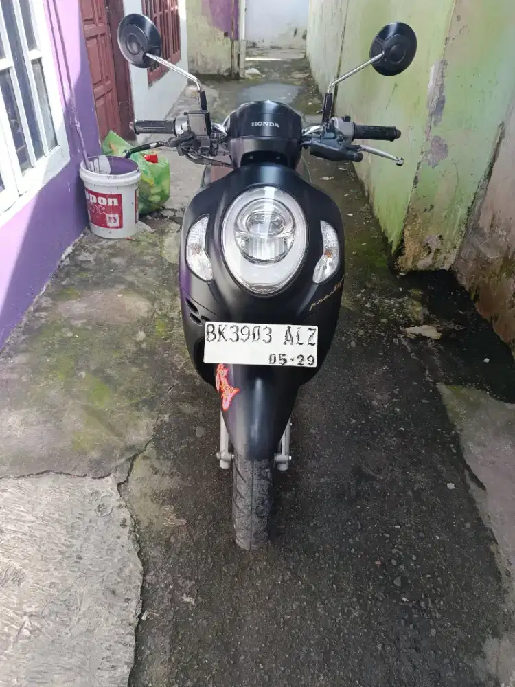 Scoopy 2024 prestige remote warna hitam