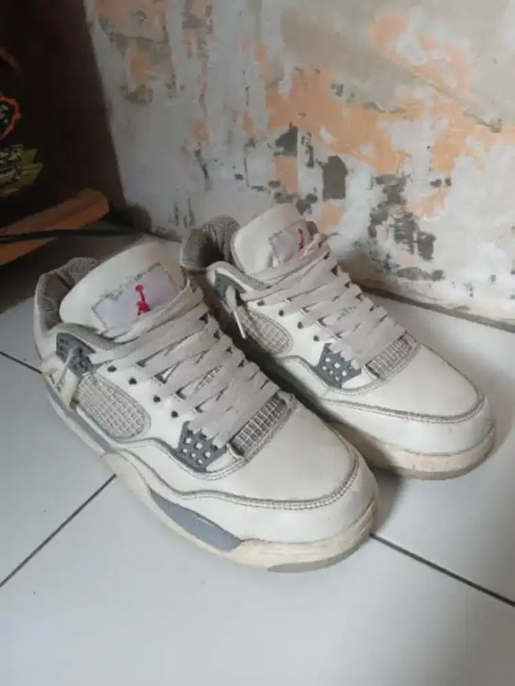Dijual Air jordan 4 white cement size 40
BNIB full store