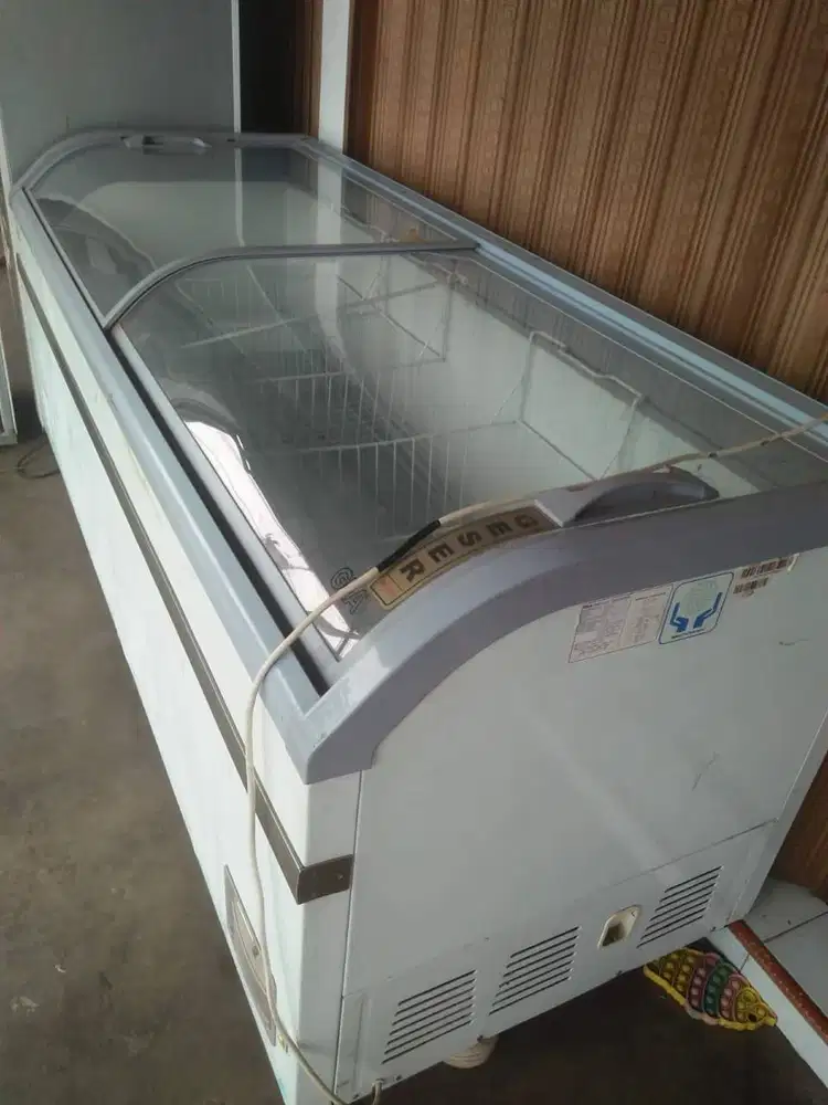 Frezer Sleding kaca