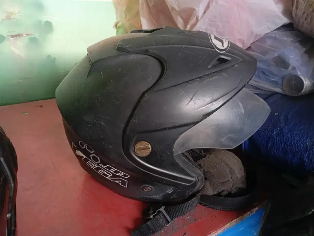 Helm ber SNI warna hitam