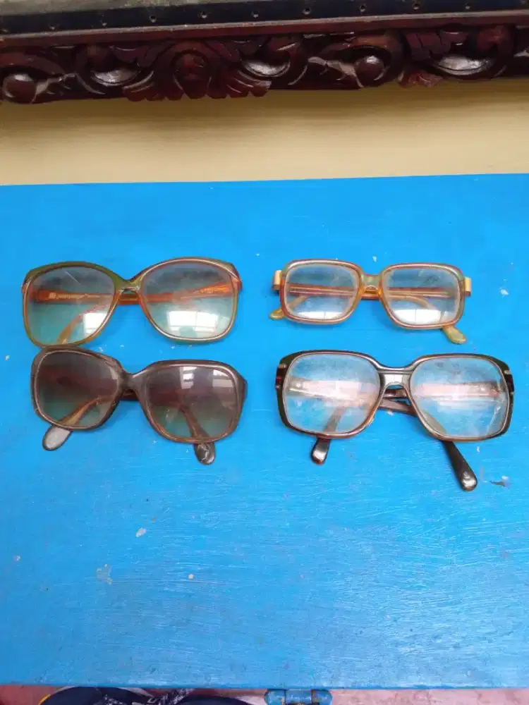 Kacamata vintage apadanya