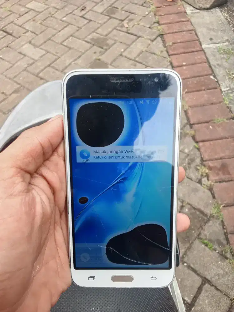 SAMSUNG J3 2016