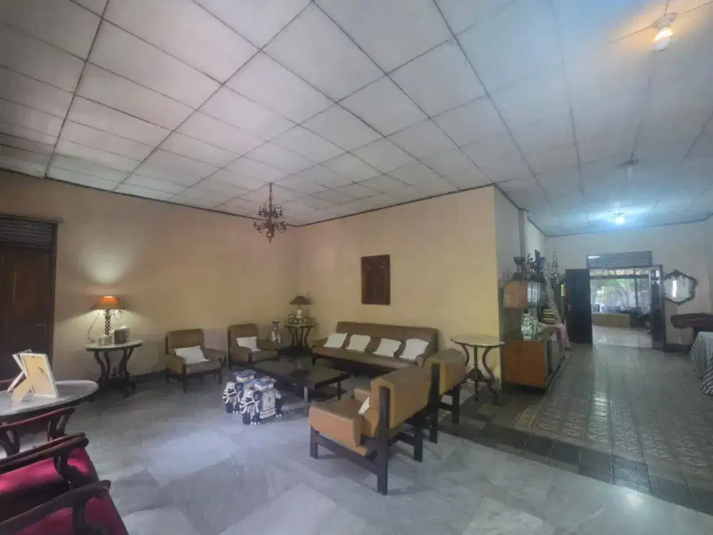 Dijual Rumah Vintage Jaman Belanda di Semarang Atas Pinggir Jalan Raya