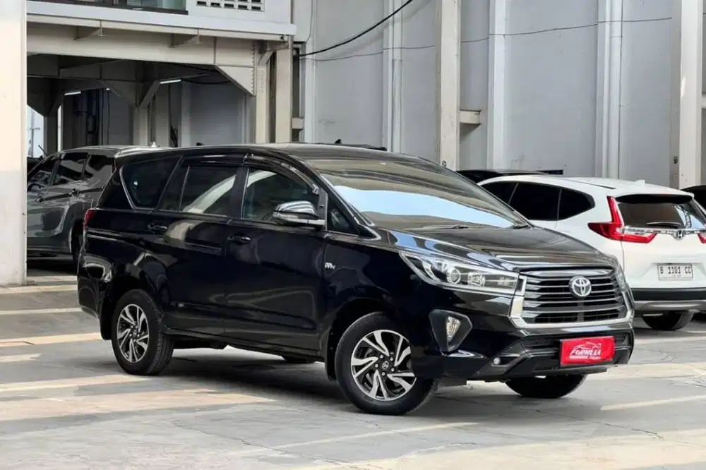 TOYOTA INNOVA 2.0 V A/T 2022 HITAM