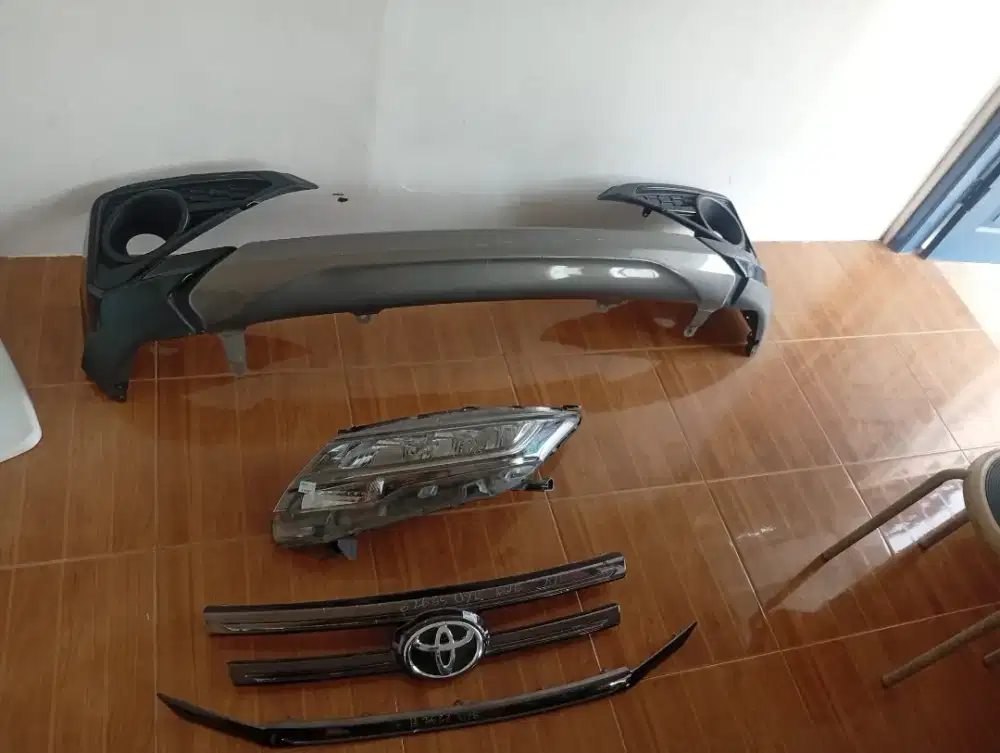 Spoiler depan Rush & Lampu sebelah kiri Rush