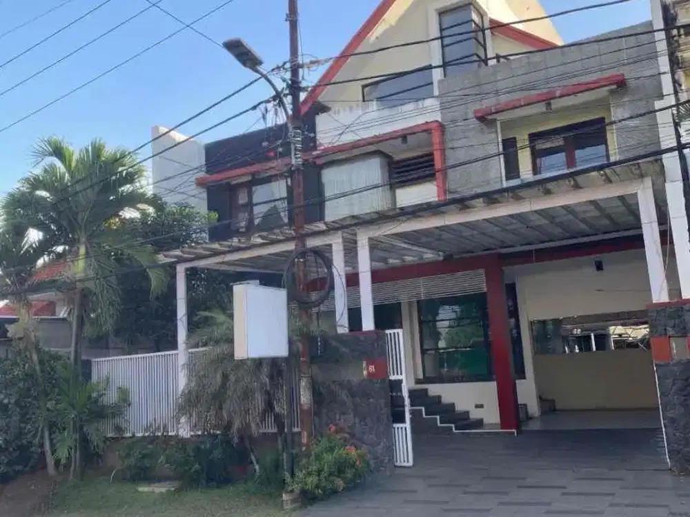 Dijual rumah strategis area kantor 3 lantai di bunga bunga, Lowokwaru, Kota Malang