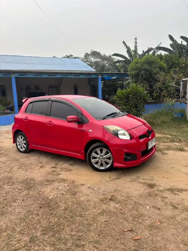 Toyota Yaris 2013 M/T