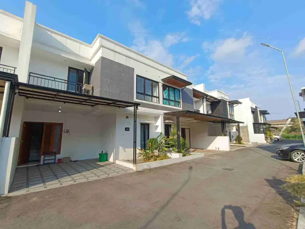 Rumah 2lt komplek one gate maguwoharjo