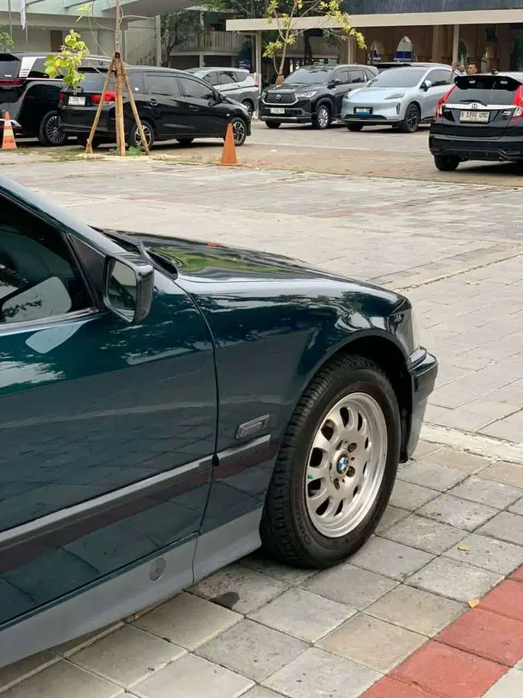 BMW 318i 1996 Bensin